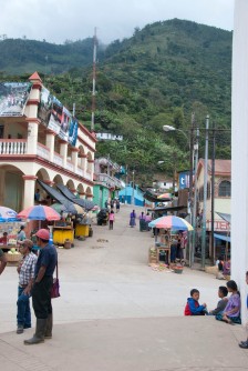 The main road in Tamahu, where the market takes place